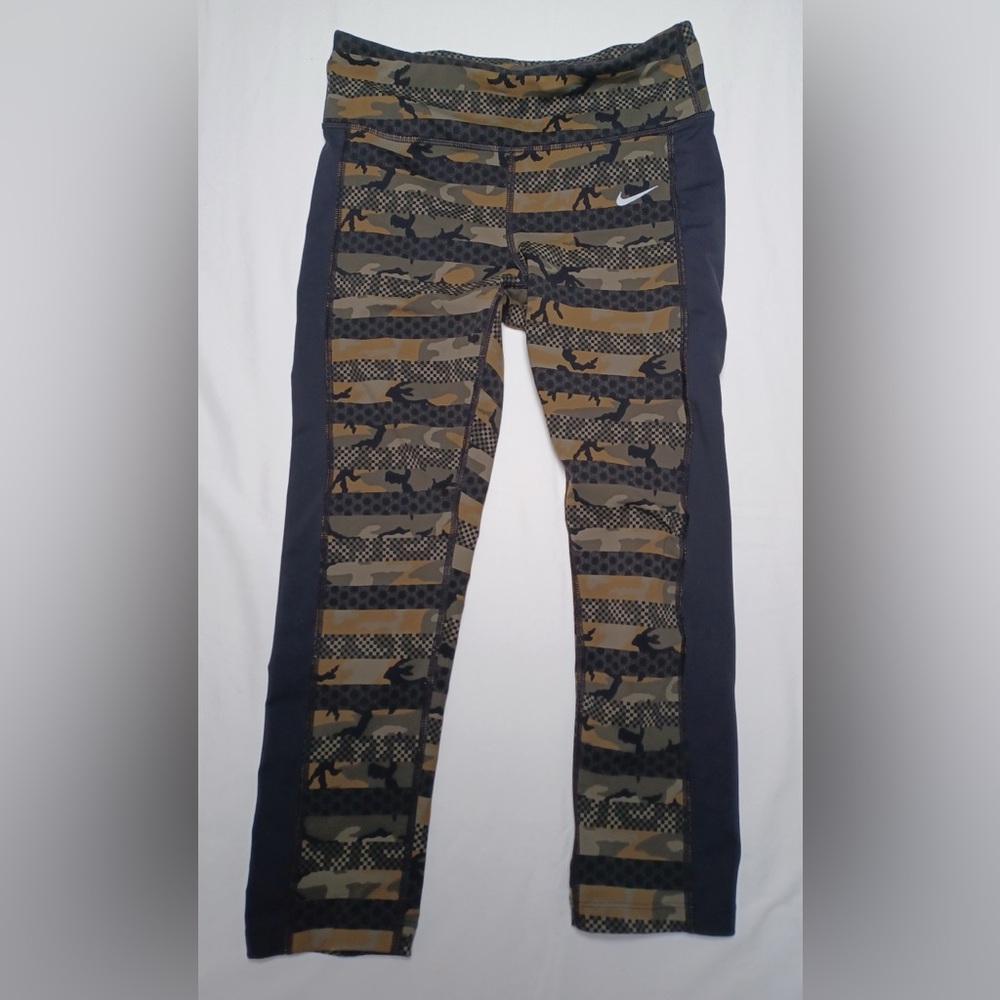 Nike Camo Print Leggings in Black and Brown